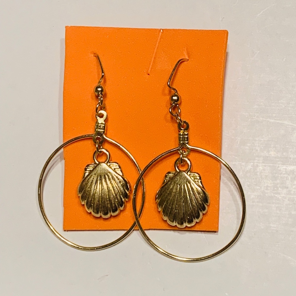 Gold Shell hoop earrings!